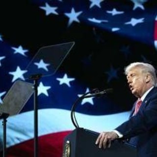 Trump: "Iran implora per un accordo". E lo Stretto di Hormuz diventa 'di Trump' Trump: "Iran implora per un accordo". E lo Stretto di Hormuz diventa 'di Trump'