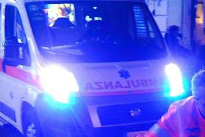 Scontro frontale tra due auto e un trattore nel Grossetano, un morto Scontro frontale tra due auto e un trattore nel Grossetano, un morto