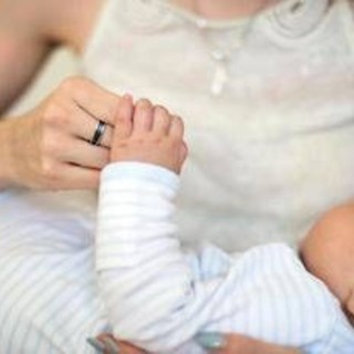 Manovra, la bozza: bonus mamme aumenta a 60 euro al mese Manovra, la bozza: bonus mamme aumenta a 60 euro al mese