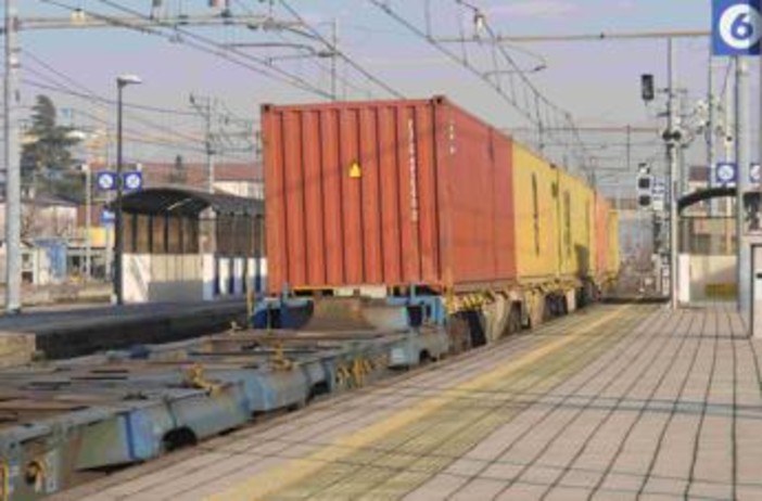 Merci ferroviarie, il paradosso del Pnrr: “Rischiamo una rete migliore, ma senza più treni” Merci ferroviarie, il paradosso del Pnrr: “Rischiamo una rete migliore, ma senza più treni”