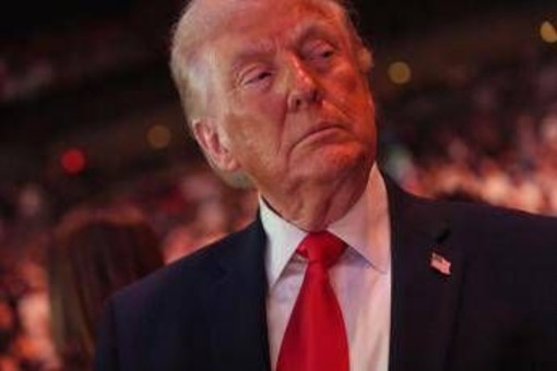 Trump bocciato dal sondaggio, 63% americani boccia il presidente per Iran e economia