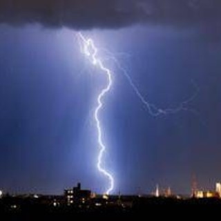 Dalla paralisi all'infarto: cosa accade se si è colpiti da un fulmine Dalla paralisi all'infarto: cosa accade se si è colpiti da un fulmine