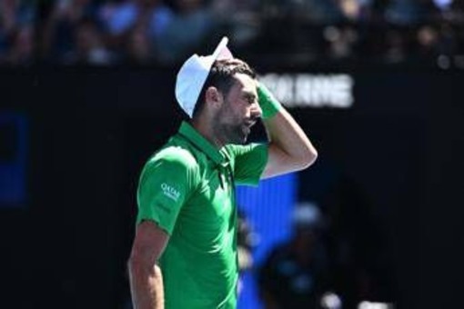 Australian Open, Djokovic agli ottavi dopo rischio squalifica: cosa è successo Australian Open, Djokovic agli ottavi dopo rischio squalifica: cosa è successo