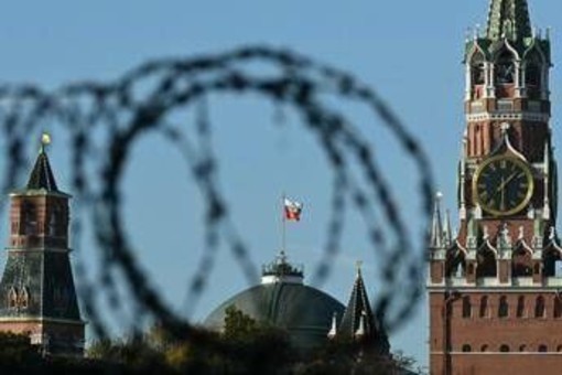 Russia, l'ultimo allarme dei servizi: "Londra attaccherà una nave" Russia, l'ultimo allarme dei servizi: "Londra attaccherà una nave"