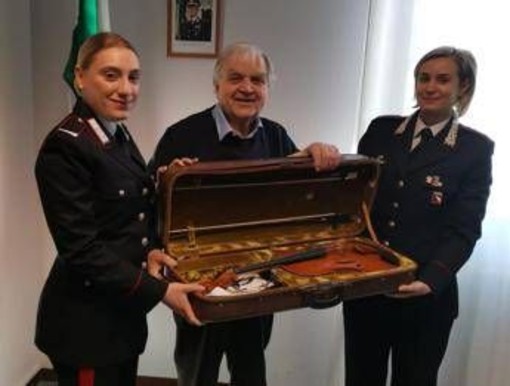 Ritrovata la viola rubata al fratello di Prodi, denunciato un minorenne Ritrovata la viola rubata al fratello di Prodi, denunciato un minorenne