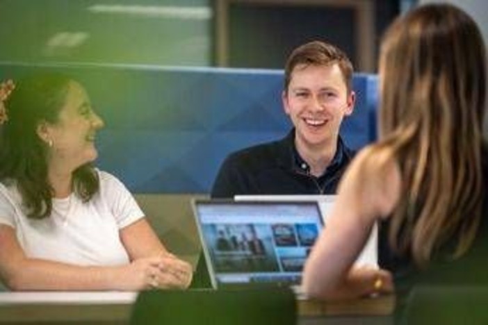 Philip Morris Italia rafforza impegno su giovani talenti e su formazione con Future in progress