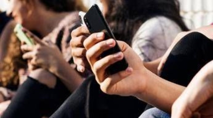 Social vietati ai minori di 16 anni, Onorato: "Facciamo tornare i ragazzi a giocare" Social vietati ai minori di 16 anni, Onorato: "Facciamo tornare i ragazzi a giocare"