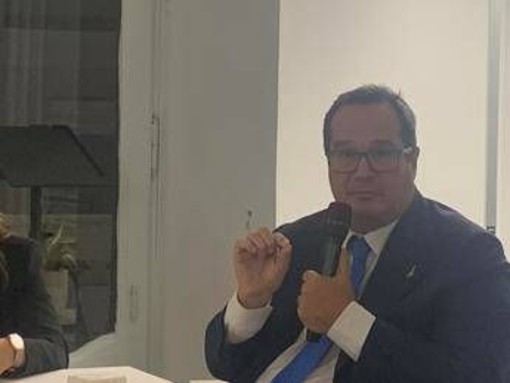 Durigon: "Salario minimo per legge a 9 euro è imposizione al basso, la svilisce contrattazione" Durigon: "Salario minimo per legge a 9 euro è imposizione al basso, la svilisce contrattazione"