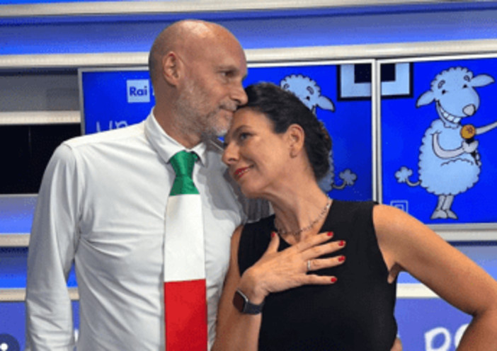 Geppi Cucciari lascia Un Giorno da Pecora dopo 11 anni: "E’ stato deciso di avere qualcuno disponibile tutto l’anno" Geppi Cucciari lascia Un Giorno da Pecora dopo 11 anni: "E’ stato deciso di avere qualcuno disponibile tutto l’anno"