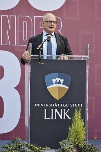 Gualtieri: "Voi giovani dovete riportare civiltà democratica nel dibattito del futuro" Gualtieri: "Voi giovani dovete riportare civiltà democratica nel dibattito del futuro"