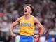 Fenomeno Duplantis, vince l'oro nel salto con l'asta e batte il record del mondo Fenomeno Duplantis, vince l'oro nel salto con l'asta e batte il record del mondo