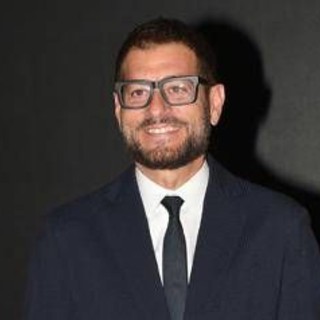 Sanremo, la gag di Enrico Papi: invia la candidatura come nuovo direttore artistico Sanremo, la gag di Enrico Papi: invia la candidatura come nuovo direttore artistico