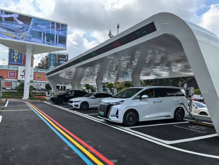 Cina, operativa la più grande rete al mondo per ricarica di veicoli elettrici