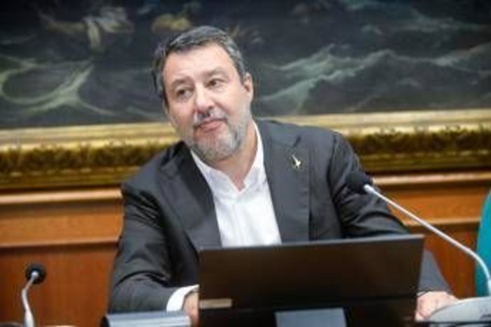 Milano, Salvini: "Arrivano 500 parà per ordine pubblico, potranno usare droni e Lince" Milano, Salvini: "Arrivano 500 parà per ordine pubblico, potranno usare droni e Lince"