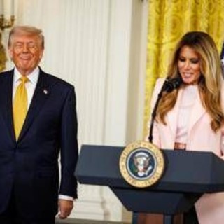 Melania Trump cita l''empatia' del marito: scattano le risate alla Casa Bianca
