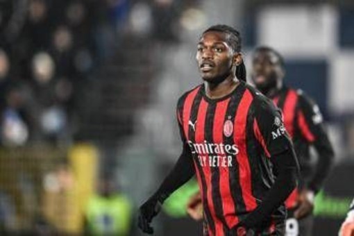 Leao vuole calciare il rigore, Allegri dice no: cos'è successo in Como-Milan