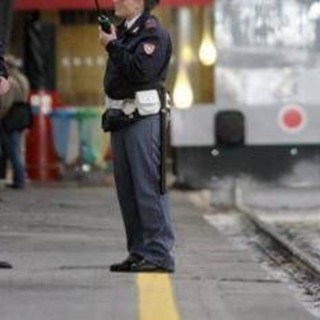 Cadavere in decomposizione sui binari, macabro ritrovamento a Viareggio Cadavere in decomposizione sui binari, macabro ritrovamento a Viareggio