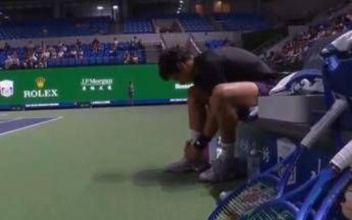 Shanghai, Munar resta senza calzini per il caldo e chiede aiuto al coach - Il video