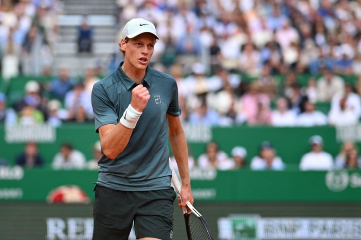 Sinner vola in finale a Montecarlo, battuto Zverev in due set Sinner vola in finale a Montecarlo, battuto Zverev in due set