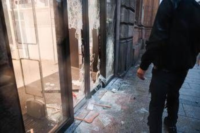 Proteste Milano, l'esercito dei minori in piazza: il più giovane identificato negli scontri ha 11 anni