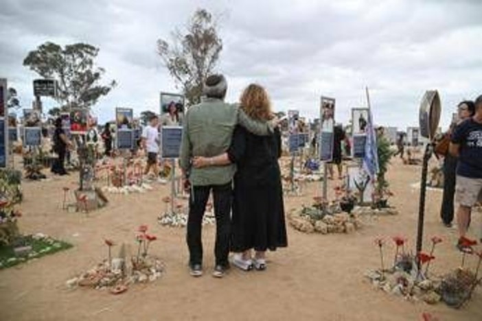 Sopravvissuto al massacro del 7 ottobre, si toglie la vita: "Perdonatemi, non ce la facevo più"