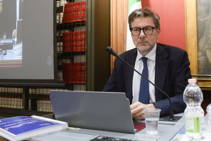 Dfp, Giorgetti “Ridotto deficit senza manovre restrittive”