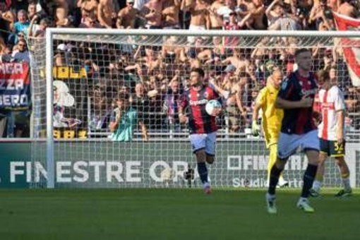 Bologna-Genoa 2-1, decide Orsolini su rigore: rimonta (con Var) al Dall'Ara Bologna-Genoa 2-1, decide Orsolini su rigore: rimonta (con Var) al Dall'Ara
