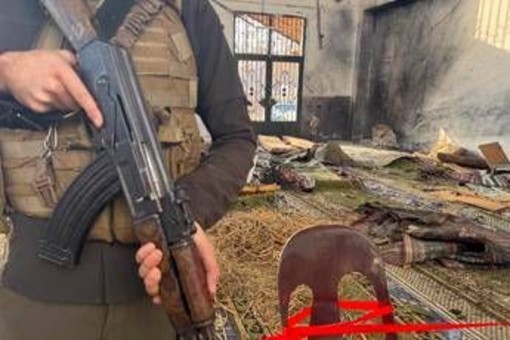 Siria, attacco a moschea di Homs: almeno 8 morti Siria, attacco a moschea di Homs: almeno 8 morti