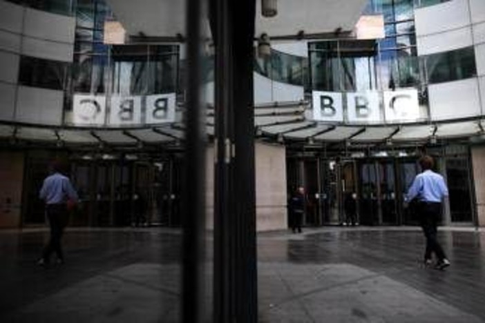 Terremoto alla Bbc, sotto accusa per discorso di Trump modificato: si dimettono direttore generale e ceo News Terremoto alla Bbc, sotto accusa per discorso di Trump modificato: si dimettono direttore generale e ceo News