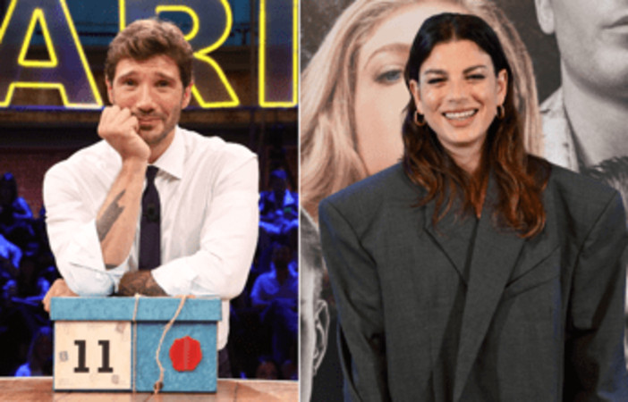 Stefano De Martino 'canta' Emma ad Affari Tuoi: la reazione della cantante Stefano De Martino 'canta' Emma ad Affari Tuoi: la reazione della cantante