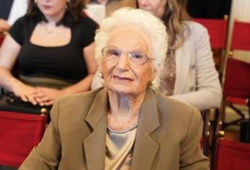 Frasi d'odio contro Liliana Segre, gip condanna la scrittrice Cecilia Parodi Frasi d'odio contro Liliana Segre, gip condanna la scrittrice Cecilia Parodi