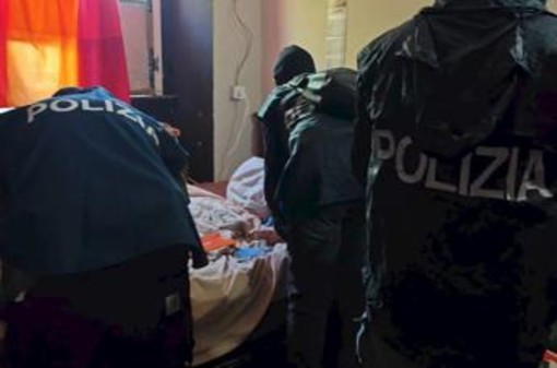 Sabotaggi a ferrovie, arrestati 7 componenti cellula terroristica di matrice anarchica Sabotaggi a ferrovie, arrestati 7 componenti cellula terroristica di matrice anarchica