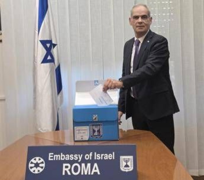 Elezioni Israele, ambasciatore in Italia Jonathan Peled: "Prevedo alta affluenza alle urne, probabile un testa a testa" Elezioni Israele, ambasciatore in Italia Jonathan Peled: "Prevedo alta affluenza alle urne, probabile un testa a testa"