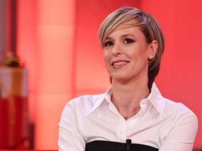 Federica Pellegrini, travolta dalle critiche per il parto cesareo: le polemiche e la replica Federica Pellegrini, travolta dalle critiche per il parto cesareo: le polemiche e la replica
