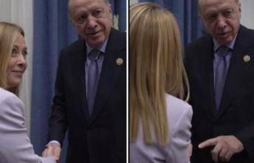 Siparietto Erdogan-Meloni: "Smetti di fumare", "Lo so..." Siparietto Erdogan-Meloni: "Smetti di fumare", "Lo so..."