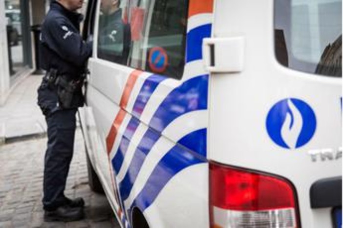 Francia, due bambini di 2 e 4 anni trovati morti in auto: "La causa potrebbe essere il caldo" Francia, due bambini di 2 e 4 anni trovati morti in auto: "La causa potrebbe essere il caldo"