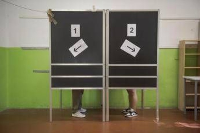Regionali in Toscana, urne aperte: si vota fino alle 15 Regionali in Toscana, urne aperte: si vota fino alle 15
