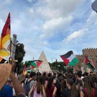 Lo sciopero per Gaza nelle piazze, da Genova a Roma manifestazioni in tutta Italia Lo sciopero per Gaza nelle piazze, da Genova a Roma manifestazioni in tutta Italia