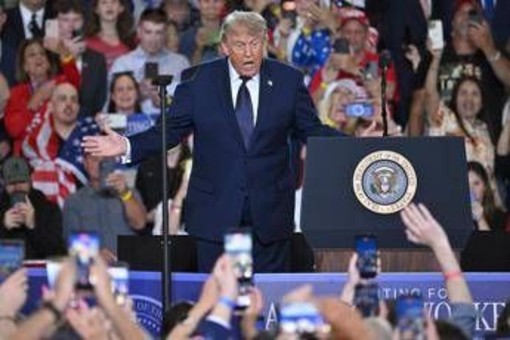 Iran-Usa, Trump vuole modificare l'accordo: le nuove condizioni sul nucleare