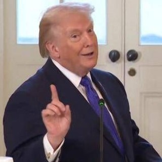 Minneapolis, Trump apre alla possibilità che Ice lasci città: "Riesaminiamo tutto"