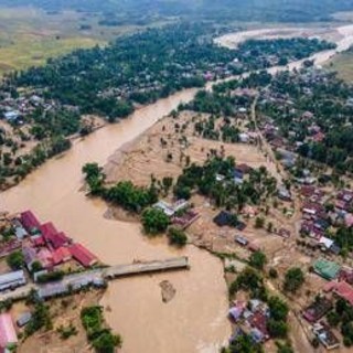 Alluvioni Indonesia e Sri Lanka, oltre 320 morti per inondazioni e frane