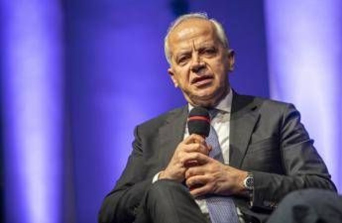 Via libera Cdm a decreti su Intelligenza artificiale, Piantedosi: "Al servizio della polizia, ma nessun Grande Fratello"