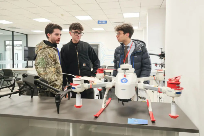 Cina e Italia formano talenti sull’uso di droni nell’economia a bassa quota Cina e Italia formano talenti sull’uso di droni nell’economia a bassa quota