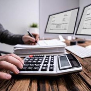 Nemmeno un euro di Irpef per un italiano su due, così il peso delle tasse logora il ceto medio Nemmeno un euro di Irpef per un italiano su due, così il peso delle tasse logora il ceto medio