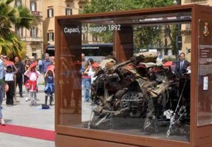 È polemica per 'trasloco' auto strage Capaci a Palermo, sindacati penitenziaria sul piede di guerra È polemica per 'trasloco' auto strage Capaci a Palermo, sindacati penitenziaria sul piede di guerra