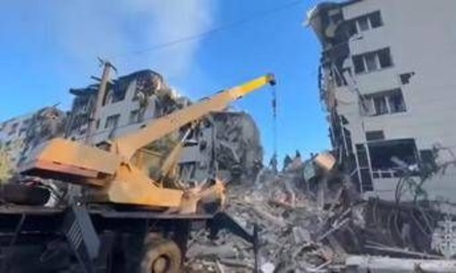 Putin prepara la risposta dopo il raid su Starobelsk: 16 morti, tra cui 4 bambini. Kiev colpisce in profondità la Russia Putin prepara la risposta dopo il raid su Starobelsk: 16 morti, tra cui 4 bambini. Kiev colpisce in profondità la Russia