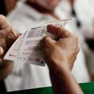 Superenalotto, numeri combinazione vincente oggi 28 maggio Superenalotto, numeri combinazione vincente oggi 28 maggio