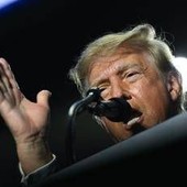 Il Kennedy Center chiude. Trump: "Riapre solo col mio nome"