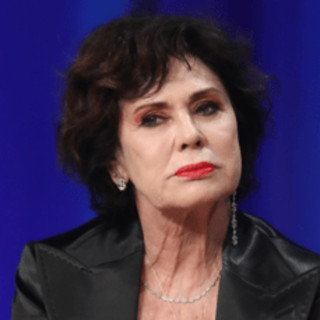 Corinne Clery e il tradimento del figlio: "Ho cercato di comprare il suo amore" Corinne Clery e il tradimento del figlio: "Ho cercato di comprare il suo amore"