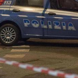 Napoli, tenta di sedare una lite in strada: accoltellato 18enne Napoli, tenta di sedare una lite in strada: accoltellato 18enne